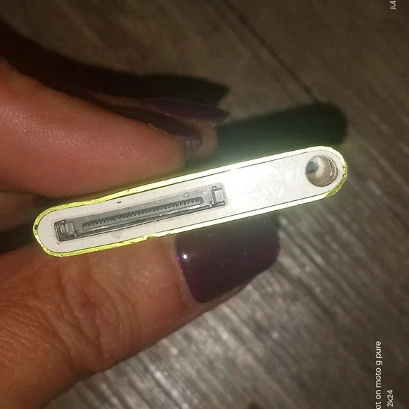 Apple iPod nano A1199 4 GB - 2nd Generation - Green cracked screen - Picture 8 of 9